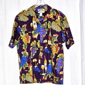 Paradise Found Honolulu Hawaii Short Sleeve Button Front Grapes & Wine Shirt